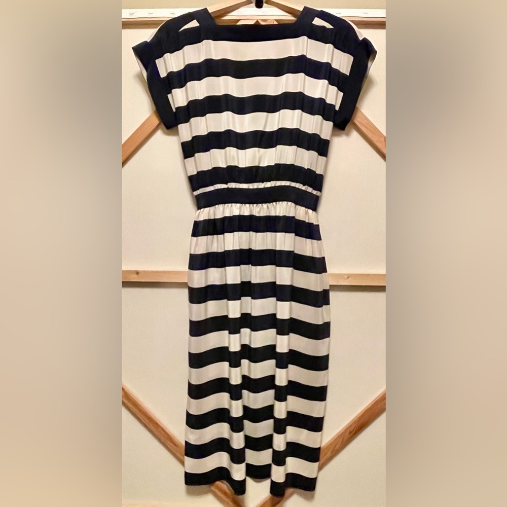 Albert Nipon Navy & Cream Stripped 100% Silk 1980’s Dress Sz 2